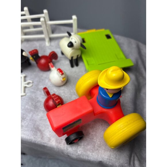 Fisher Price Little People Farm Set Tractor Animals Accessories Classic Kids Toy - Picture 15 of 16